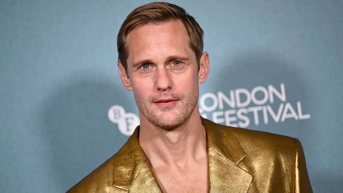 skarsgard's shoe choice sparks online attention