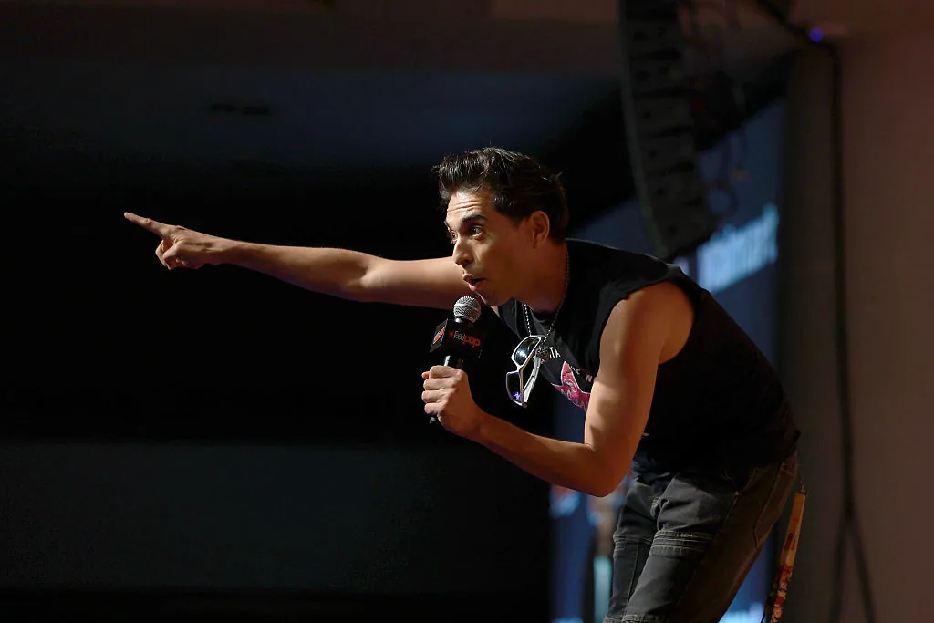 actor threatens fan during comic-con panel