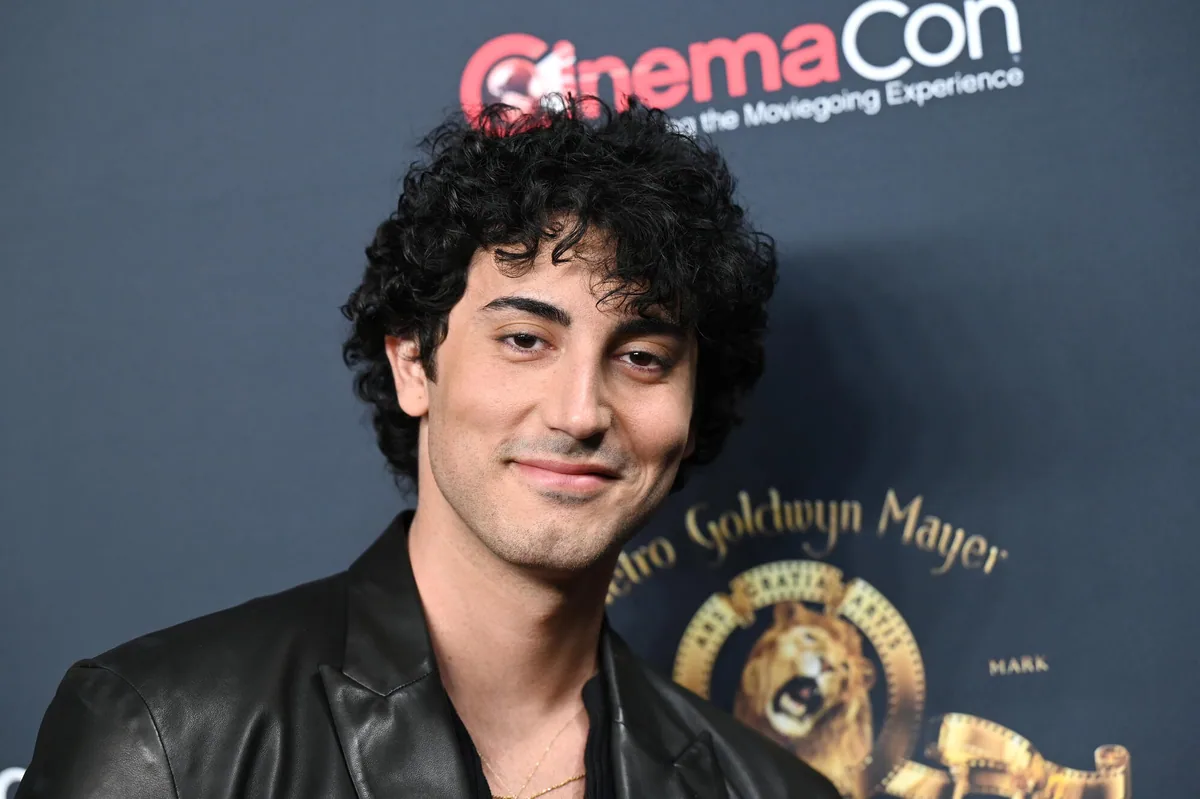 actor mimics sylvester stallone in new film