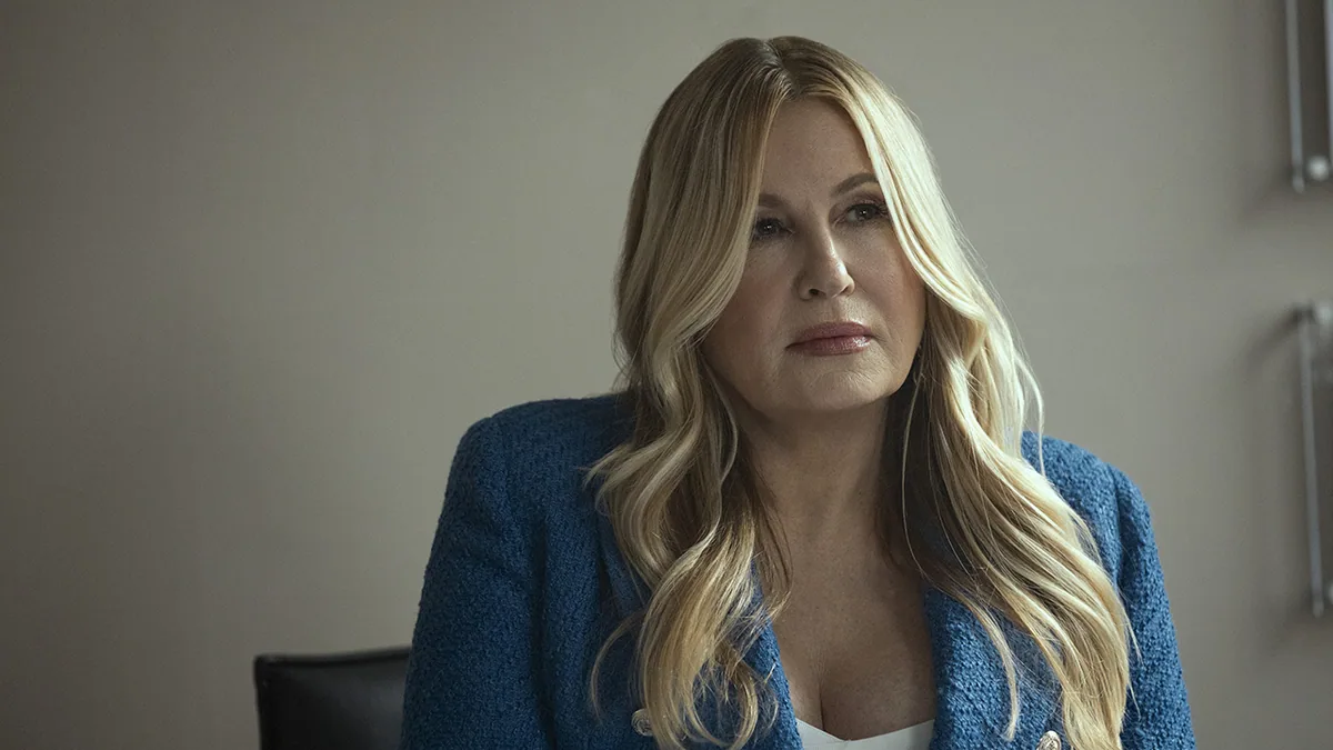 jennifer coolidge returns to netflix's the watcher